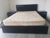 Cama de casal preta