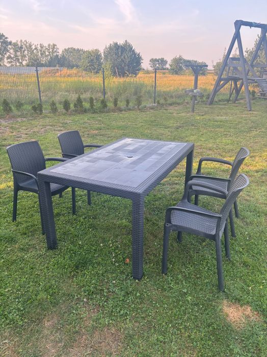 Stół ogrodowy z krzesłami rattanowy