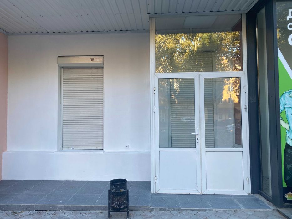 Фасадное помещение на тихой улице центра города. Ремонт.