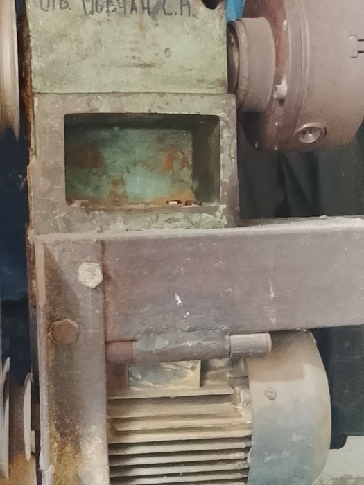 Токарний станок по дереву