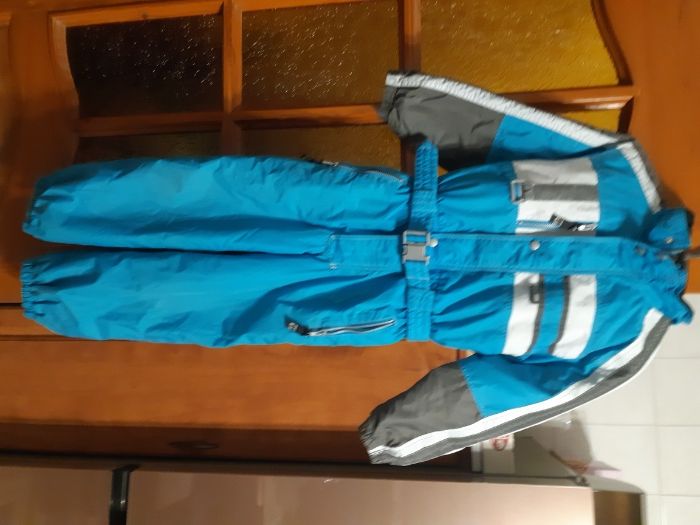 Продам лыжный комбинезон