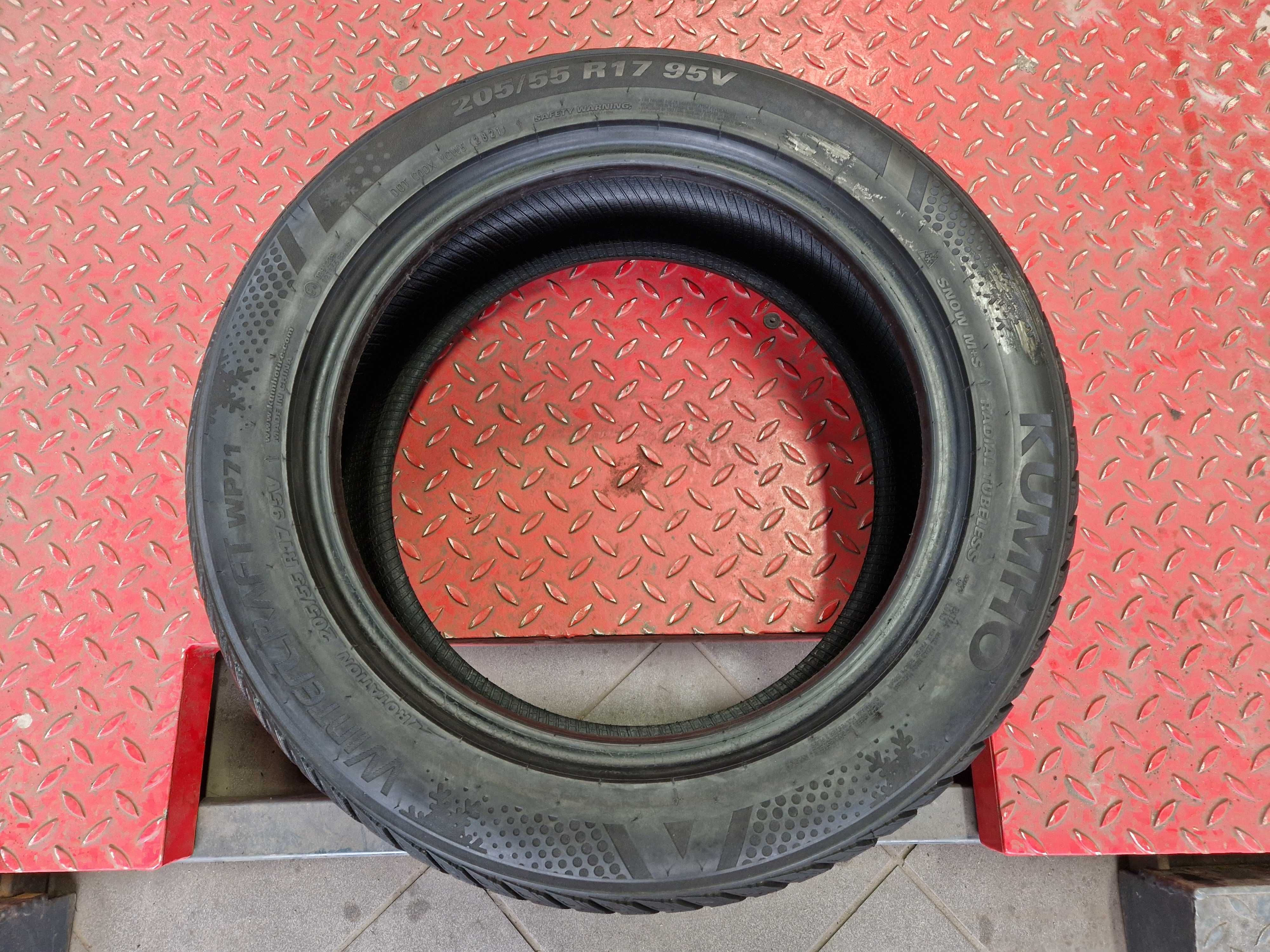 Kumho 205/55R17 WinterCraft WP71
