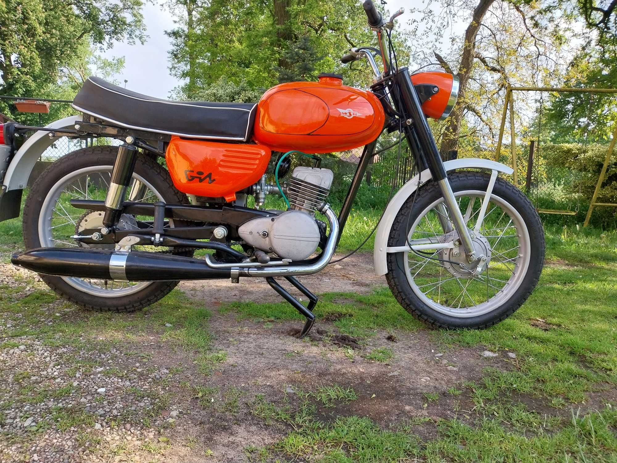 WSK 125 M06 B3 Gil, żółte tablice