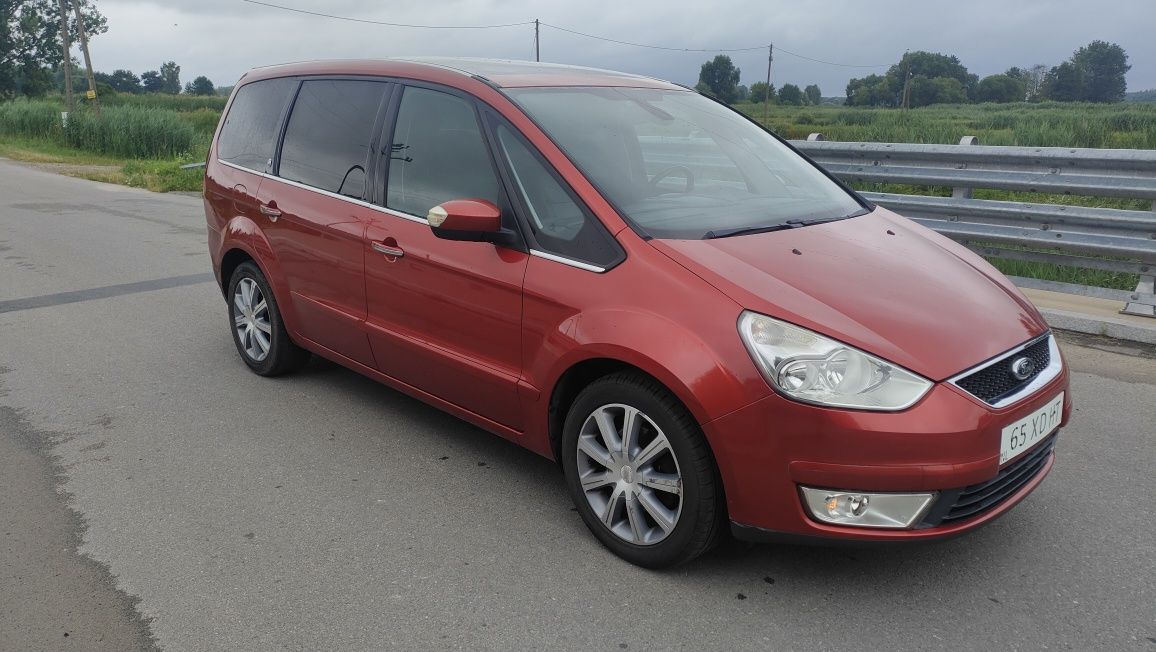 Ford Galaxy rok 2007, pojemność 2,0 benzyna wersja Ghia na 7 osób