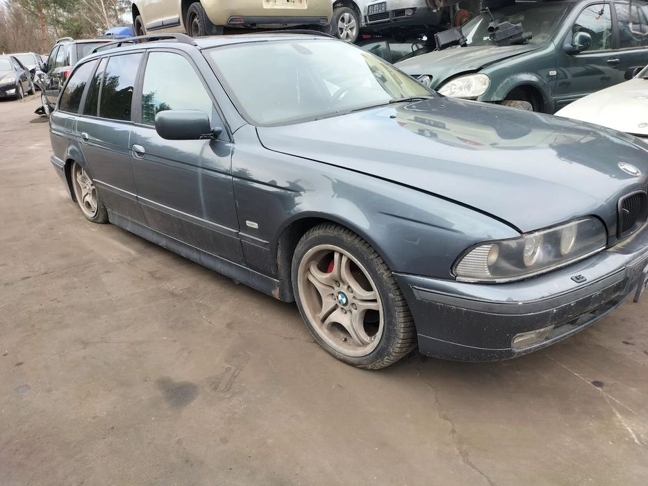 CAŁE AUTO NA CZĘŚCI RADIO LAMPY TYŁ FOTELE BMW E39 LIFT KOMBI KOD LAK. ANTHRAZIT METALIC 397/7
