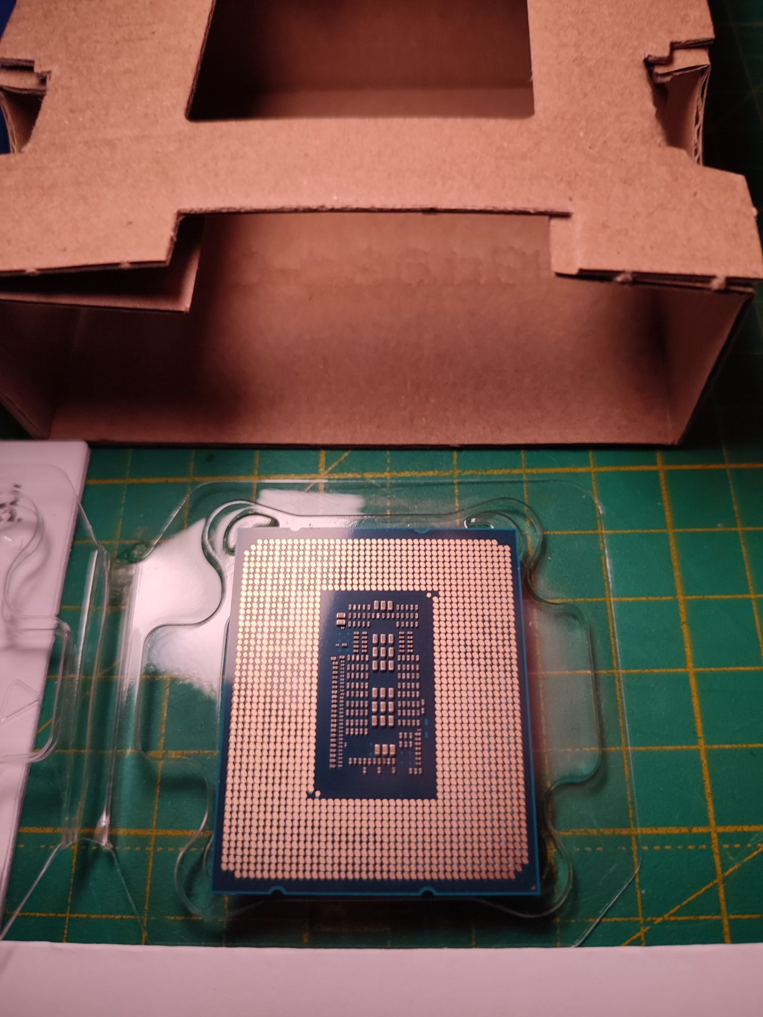Процесор Intel Core i7-12700K BOX - Almost New