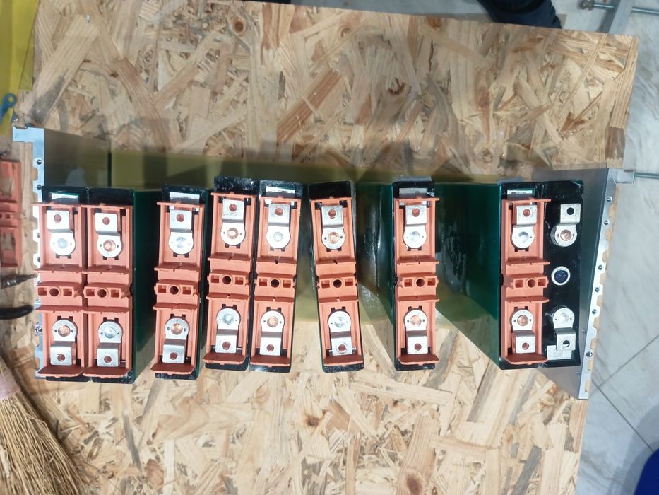 Ячейки 100Ah lifepo4 .  IFP30