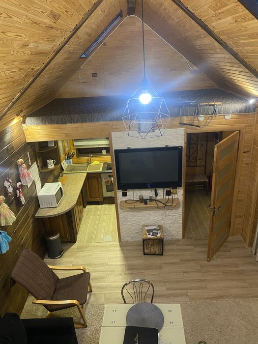 Будиночок з теплим басейном