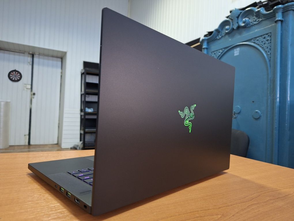 Razer Blade 15 Base i7-10750H RTX 3070 8Gb DDR4 32Gb SSD 1Tb