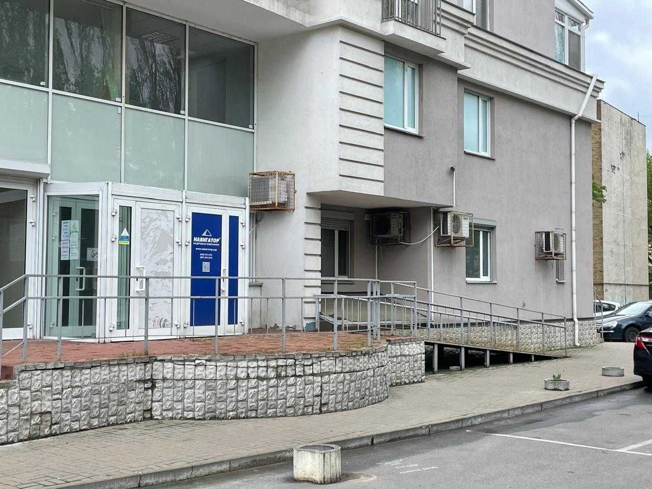 Нежитлове приміщення 100 квм під офіс, салон. Проспект Курбаса, 7б