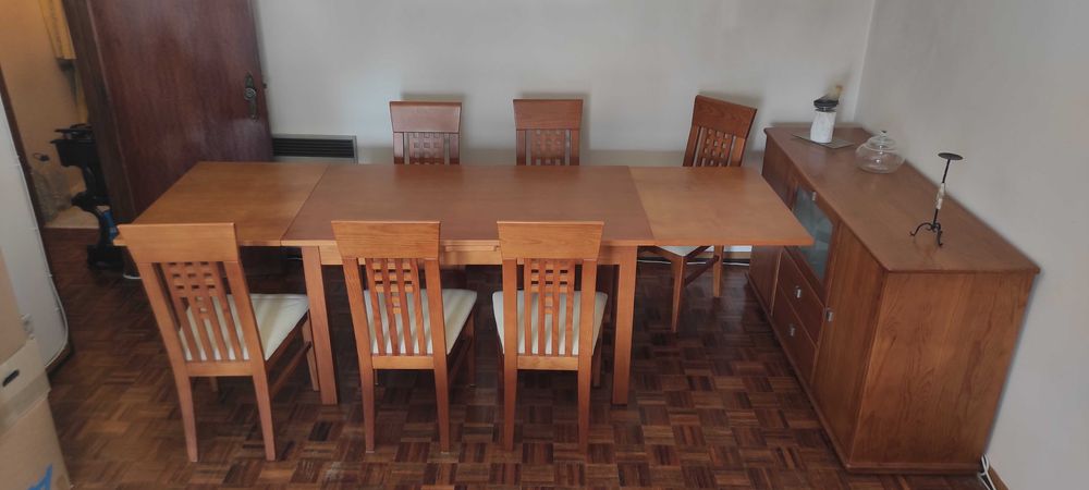 Mobília de sala de jantar em pinho como nova