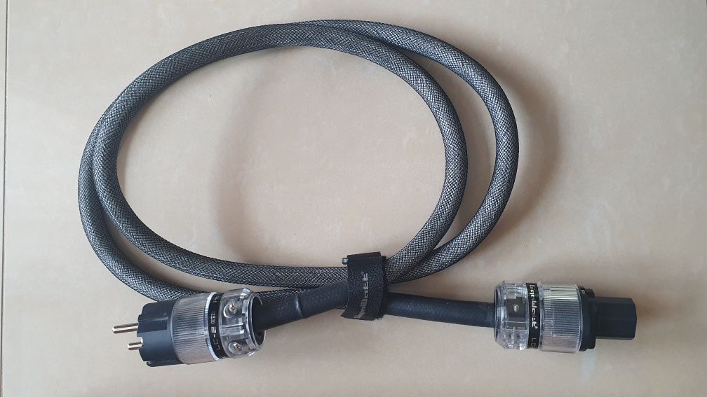 listwa sieciowa Gigawatt PF-2 EVO + kabel zasilający LC-2 EVO 1,5m