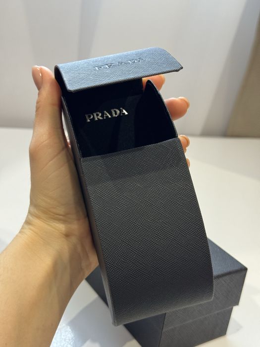 Окуляри Prada в широкій оправі чорні сонцезахисні Прада очки