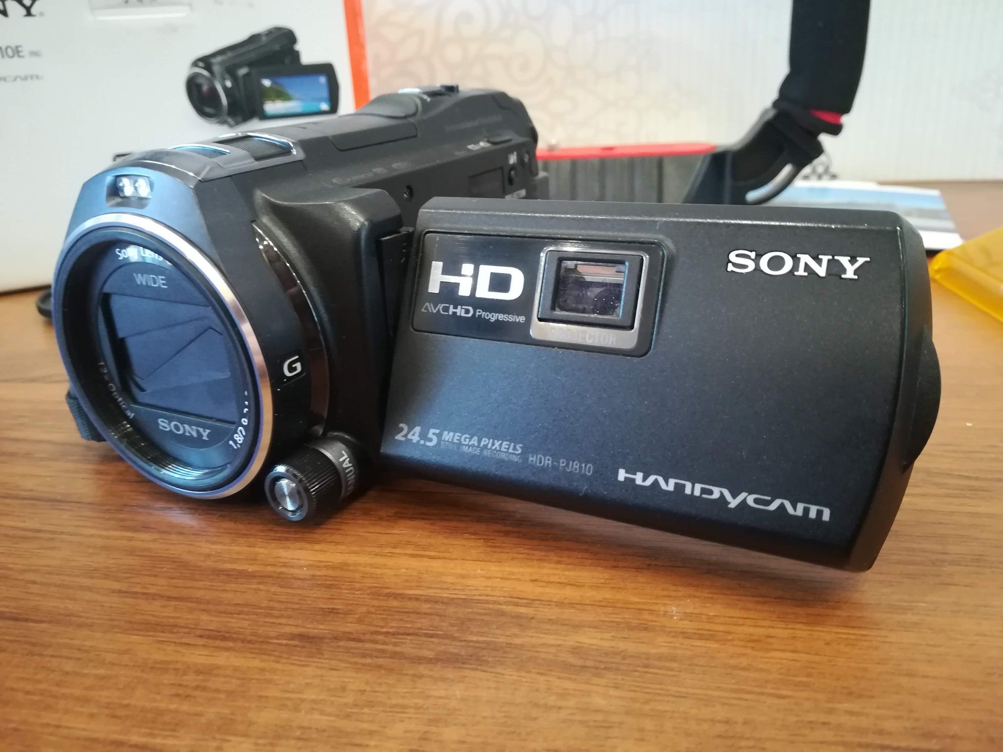 Sony HDR-PJ810E  + тримач