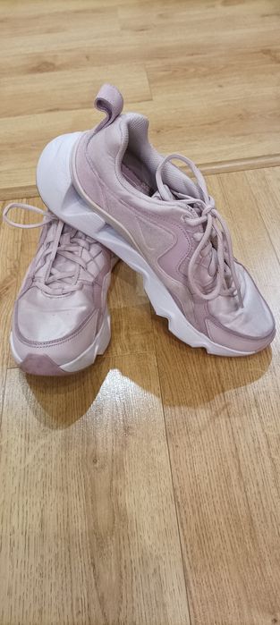 Оригінальні кросівки NIKE Ryz 365.