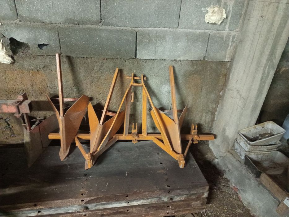 Abre regos marca costa