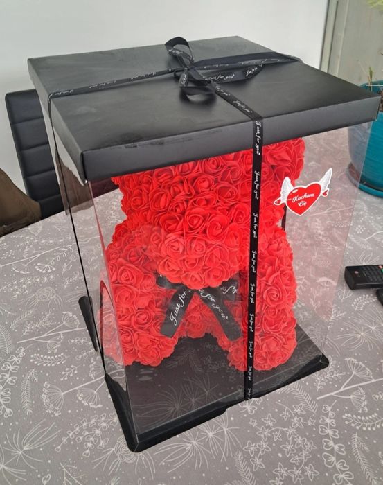 Duży miś XXL  z różyczek. Nowy w pudełku 
Stan idealny, jak nowy, nigd