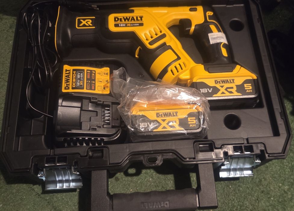 DCS367P2 Kompaktowa pilarka szablowa XR li-ion 18V