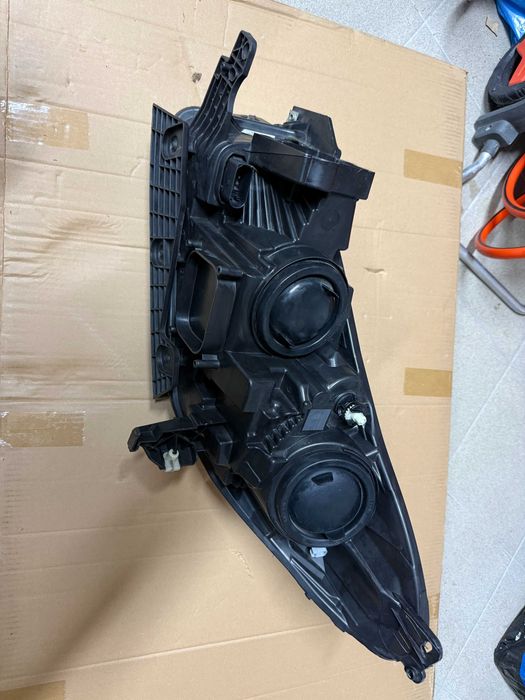 Lampa prawy przód Ford Escape/Kuga Mk2 Lift igła oryginał USA
