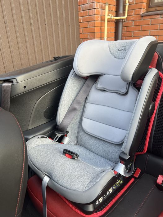 Автокрісло ISOFIX Britax-Romer Advansafix IV (2000030815) 9-36 кг