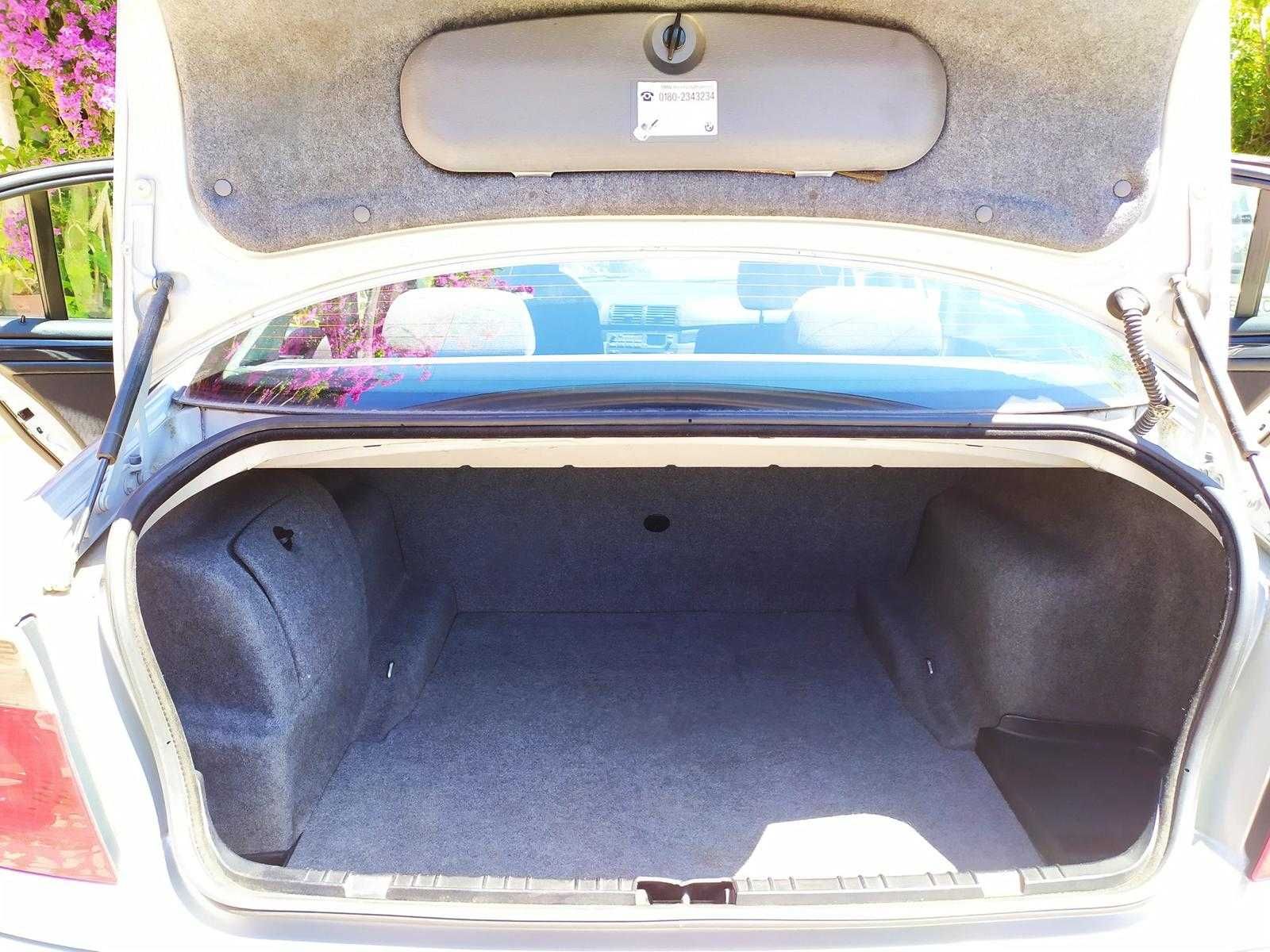 BMW 320d cinzento