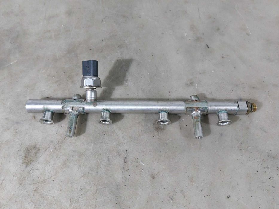 Volkswagen Passat B8 16-19 Топливная рейка 1.8 / Пассат Б8