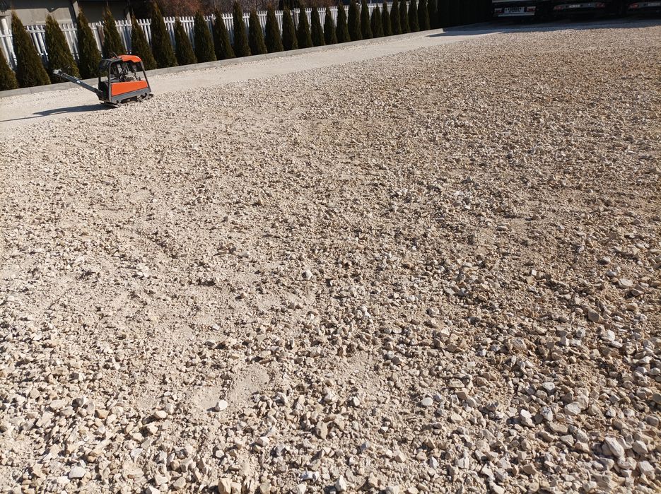 Uslugi koparkami i wywrotka/Prace  ziemne utwardzanie pod kostkę