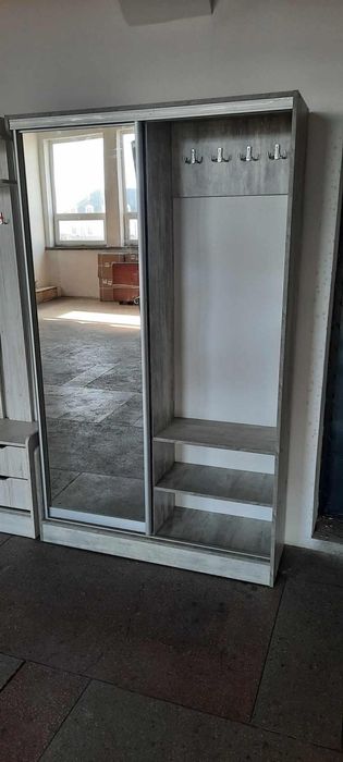 Диван, ліжко, прихожа, стільці, шафа-купе