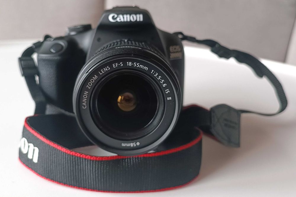 Aparat Canon EOS 2000D + obiektyw EF-S 18-55mm + torba. Stan idealny!