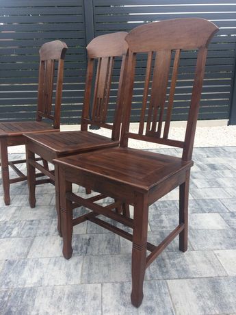 Antyczne drewniane krzesła