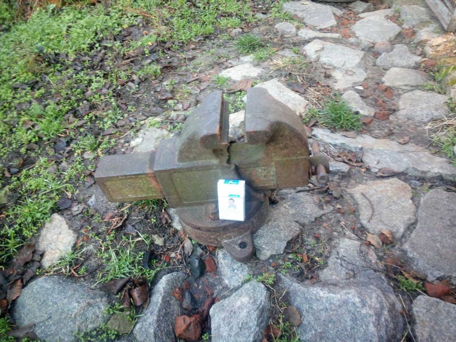 Тиски слесарные. Мощные.