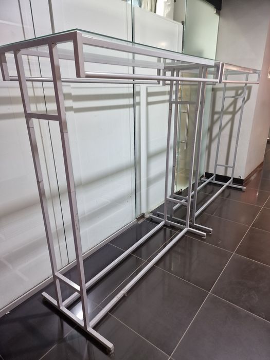 Стойка для одежды