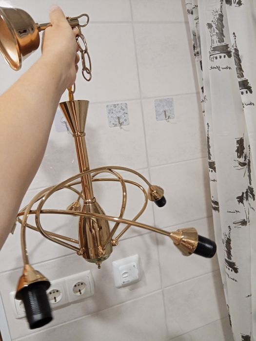 Продаю люстру на 5 плафонів в дуже хорошом