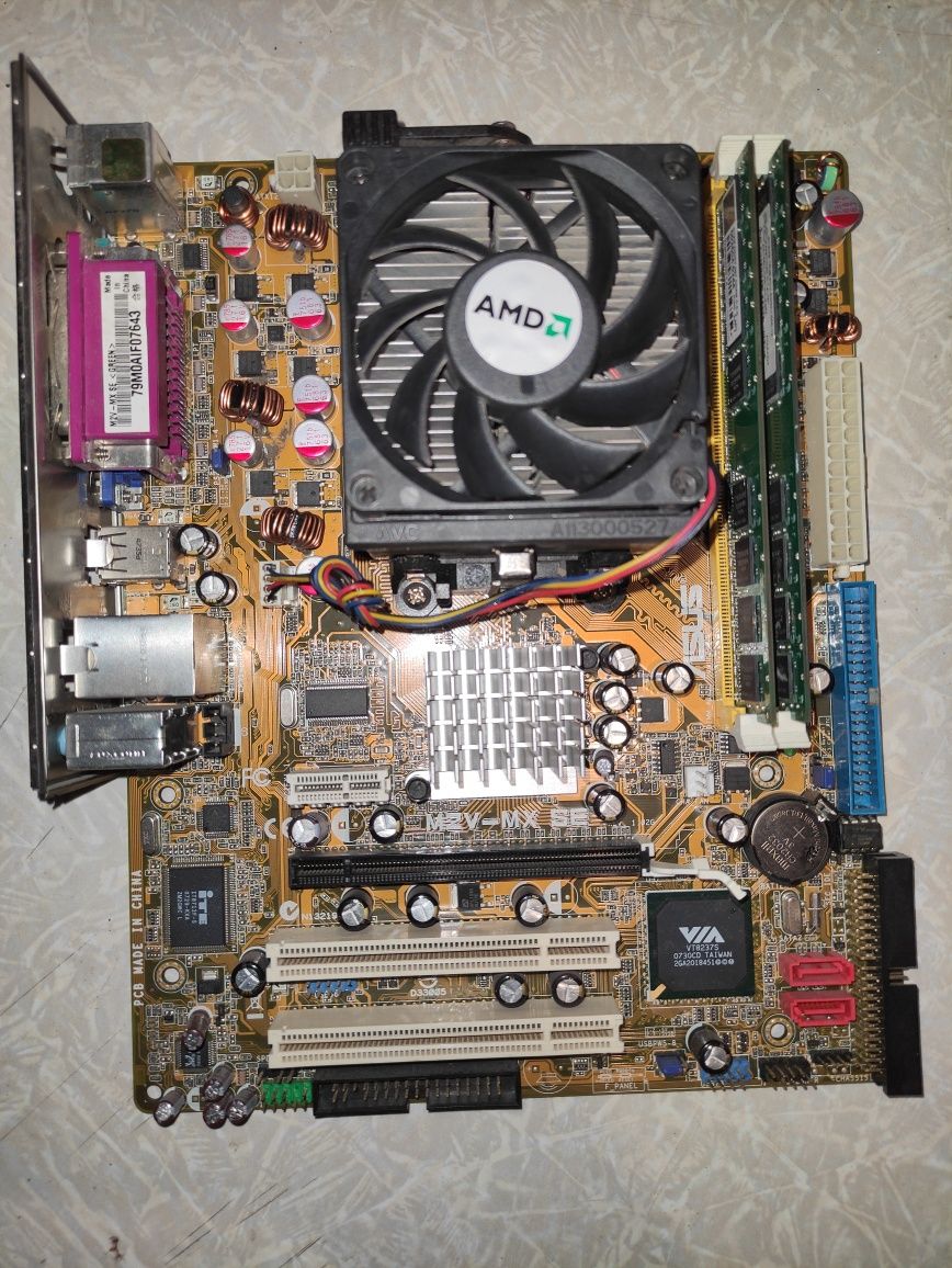 Материнська плата Asus AM2 DDR2