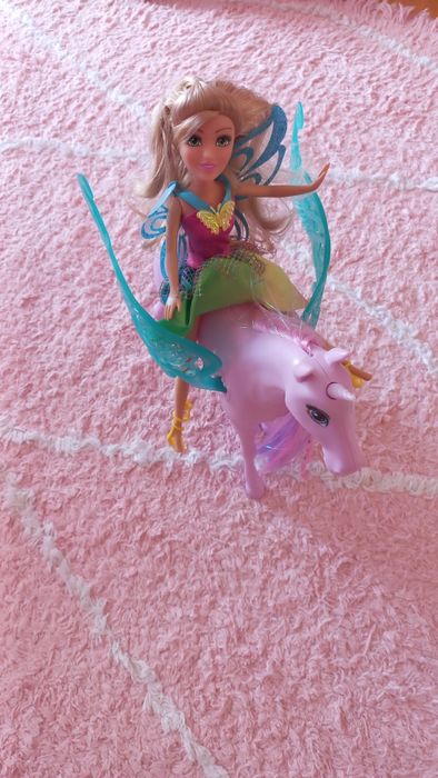 Boneca fada e unicórnio