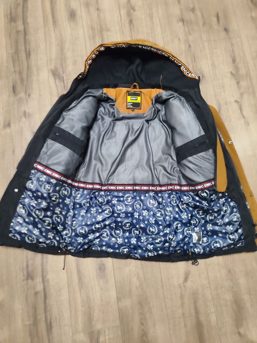 Прода зимнюю куртку на подростка