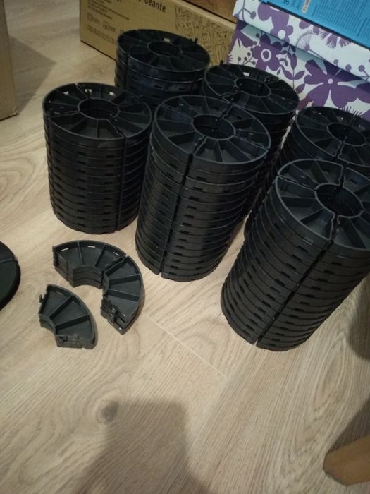 Podkładki plastikowe i gumowe pod płytki na balkon