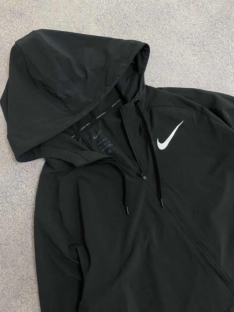 Чоловіча  вітровка  Nike Pro Combat куртка