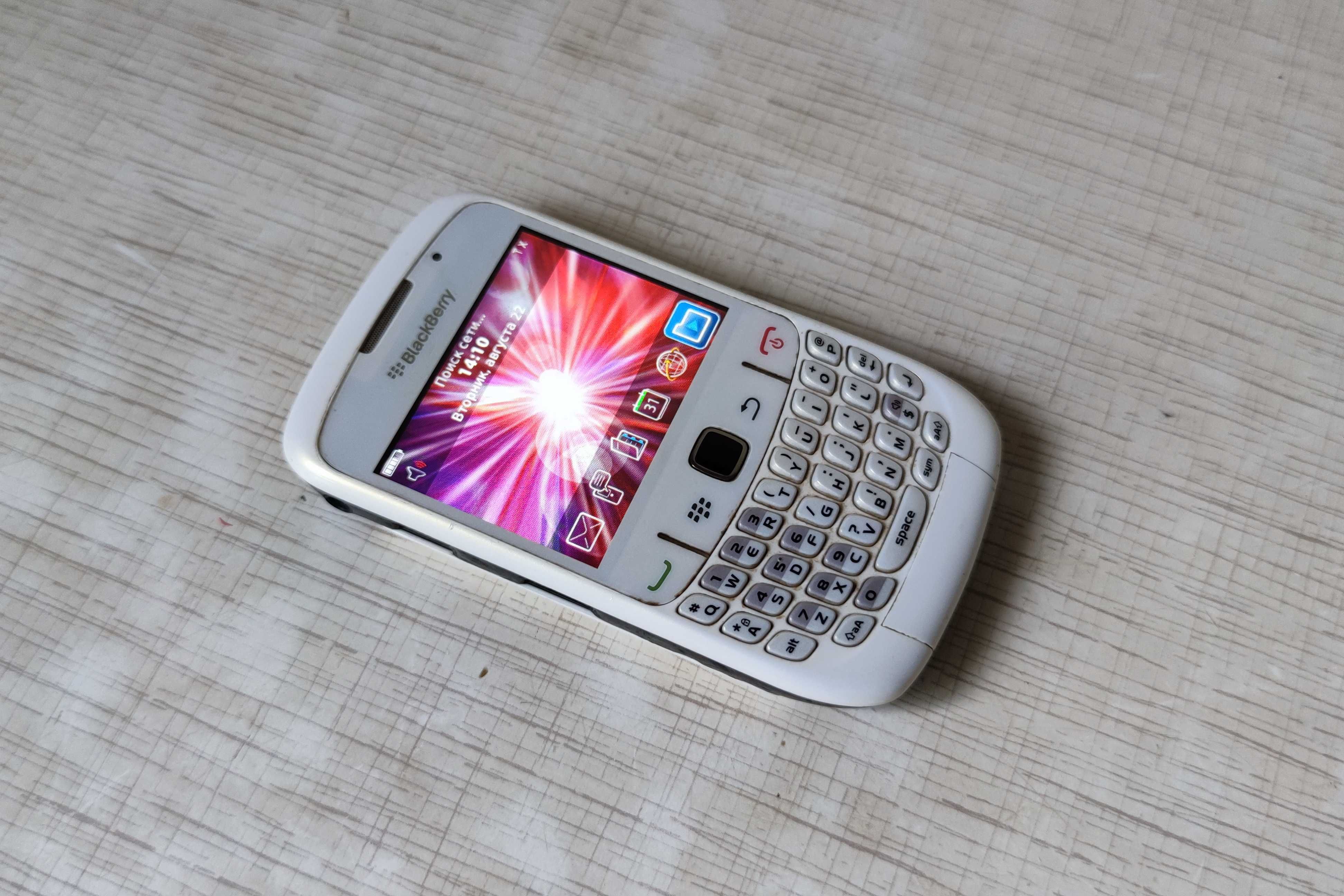 Мобильный телефон BlackBerry 8520