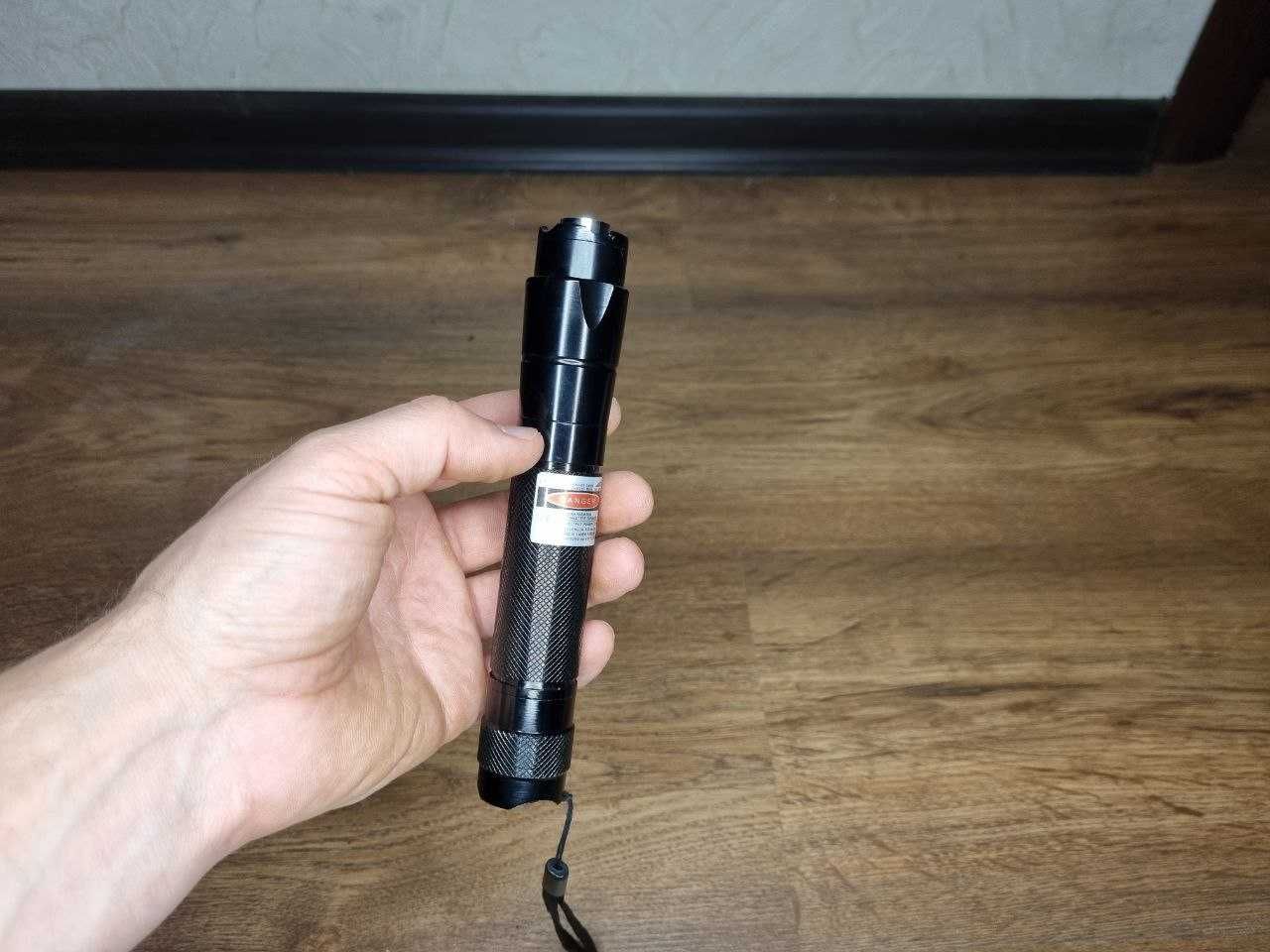 Потужна лазерна указка Laser pointer YL-303 c аккамулятором