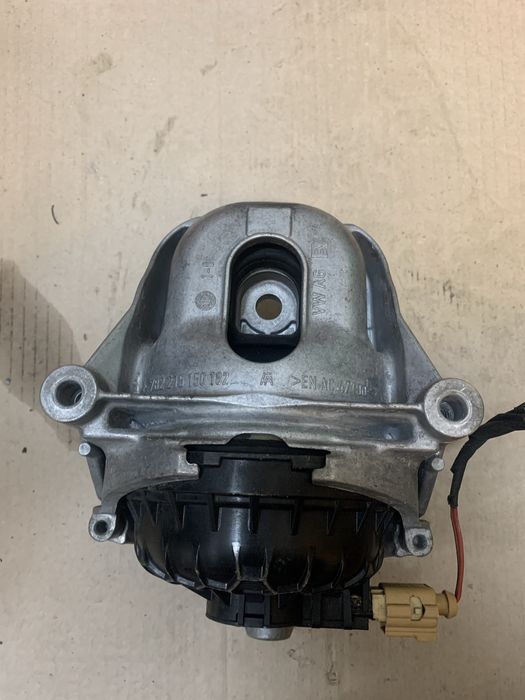 Подушка двигуна права Audi q5 80a 2017-2022 4M0199372B