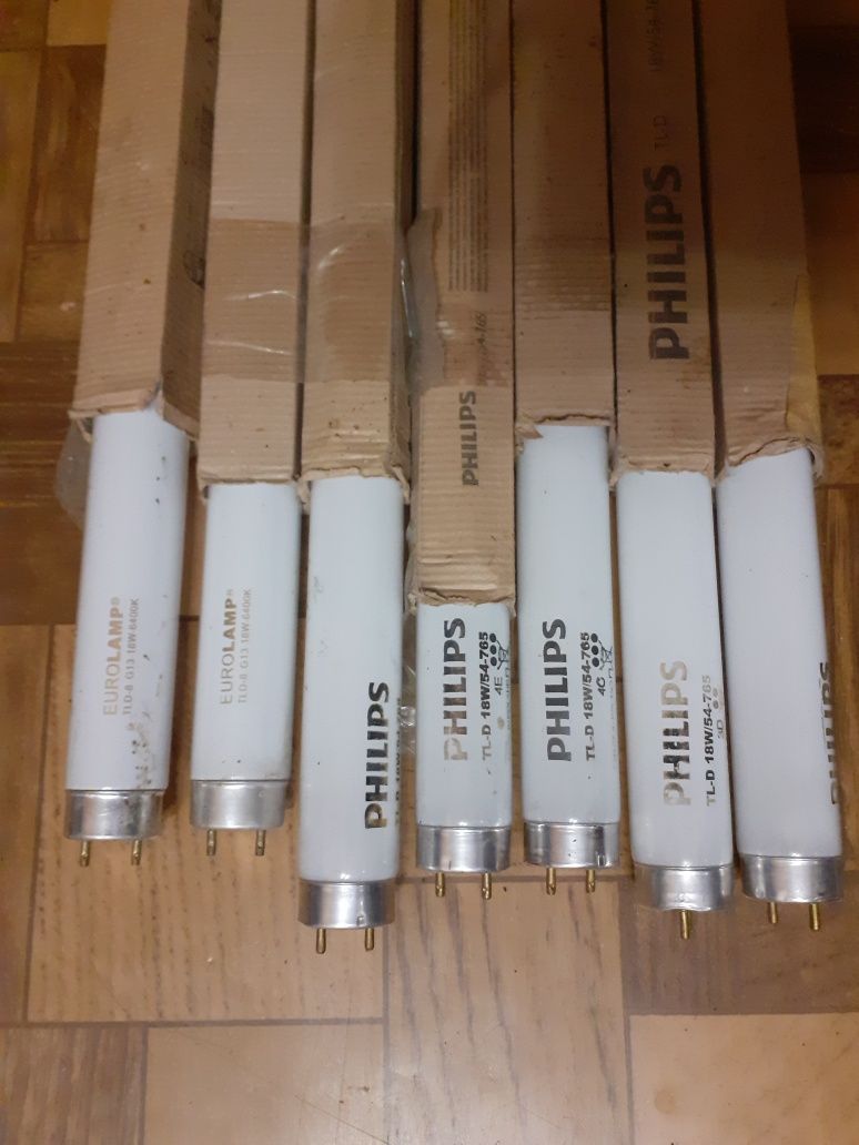 Лампы дневного света Philips и Realux,крепления