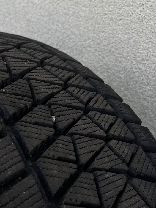 Зимові шини Bridgestone Blizzak DMV2 SUV 225/60 r17 99s