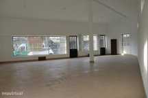 Loja c/128m2 Comercio e Serviços- Escola Primaria/ Colégio Camões