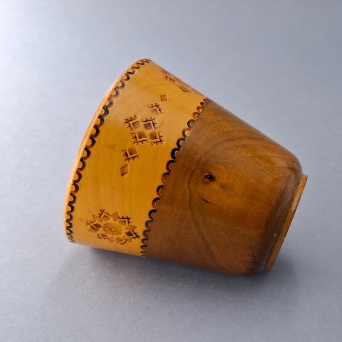 lata 60/70-te piękny drewniany pojemnik kubek cepelia