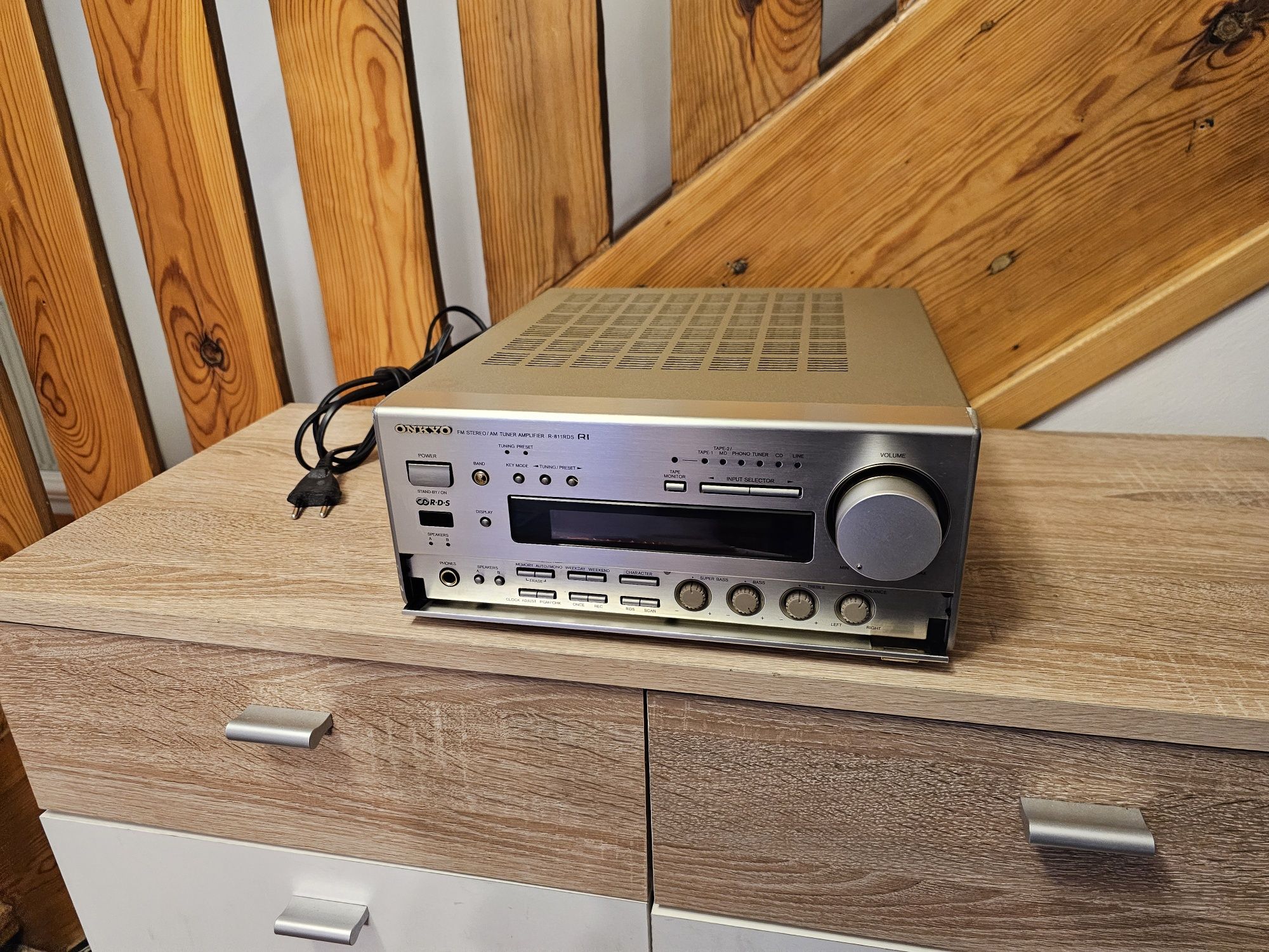 Amplituner Onkyo R-811RDS sprawny