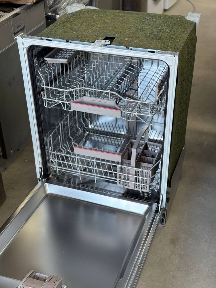 Bosch SHV4HAX48E — вбудована посудомийна, Німеччина, 2022 рік