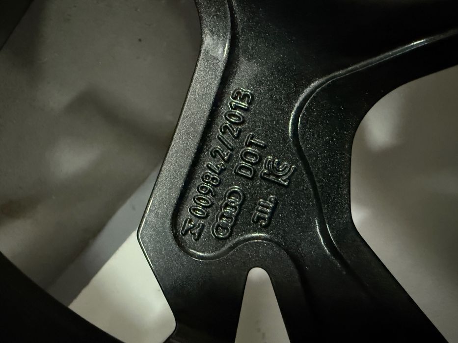 ALUFELGI AUDI A3 S3 8Y0 S-Line Oryginalne Letnie 18 BiColor