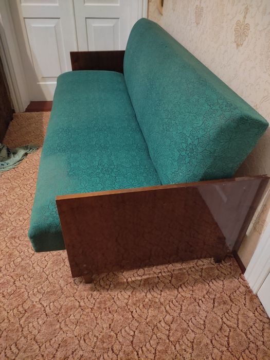 Меблі: дивани, крісла, ліжка