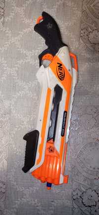 Pistolet NERF plus 3 naboje